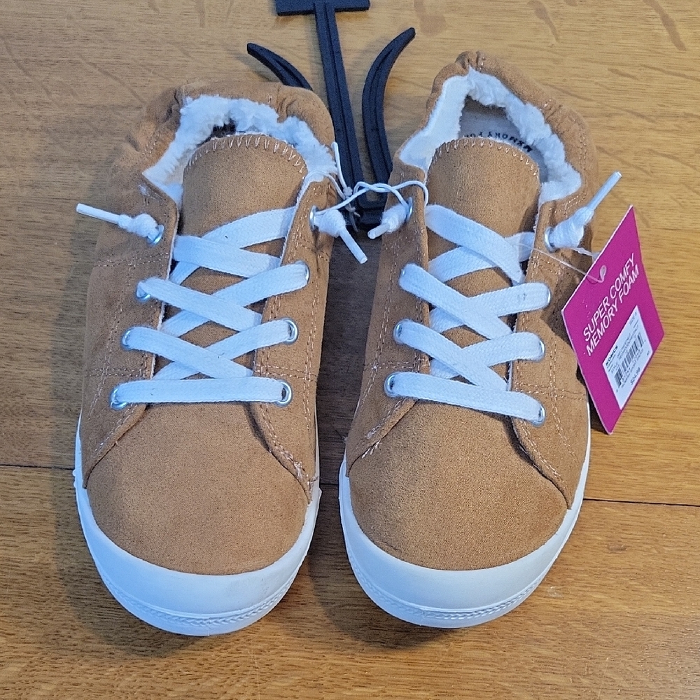 So Brown Chestnuy Sneakers With Memory Foam Size 8